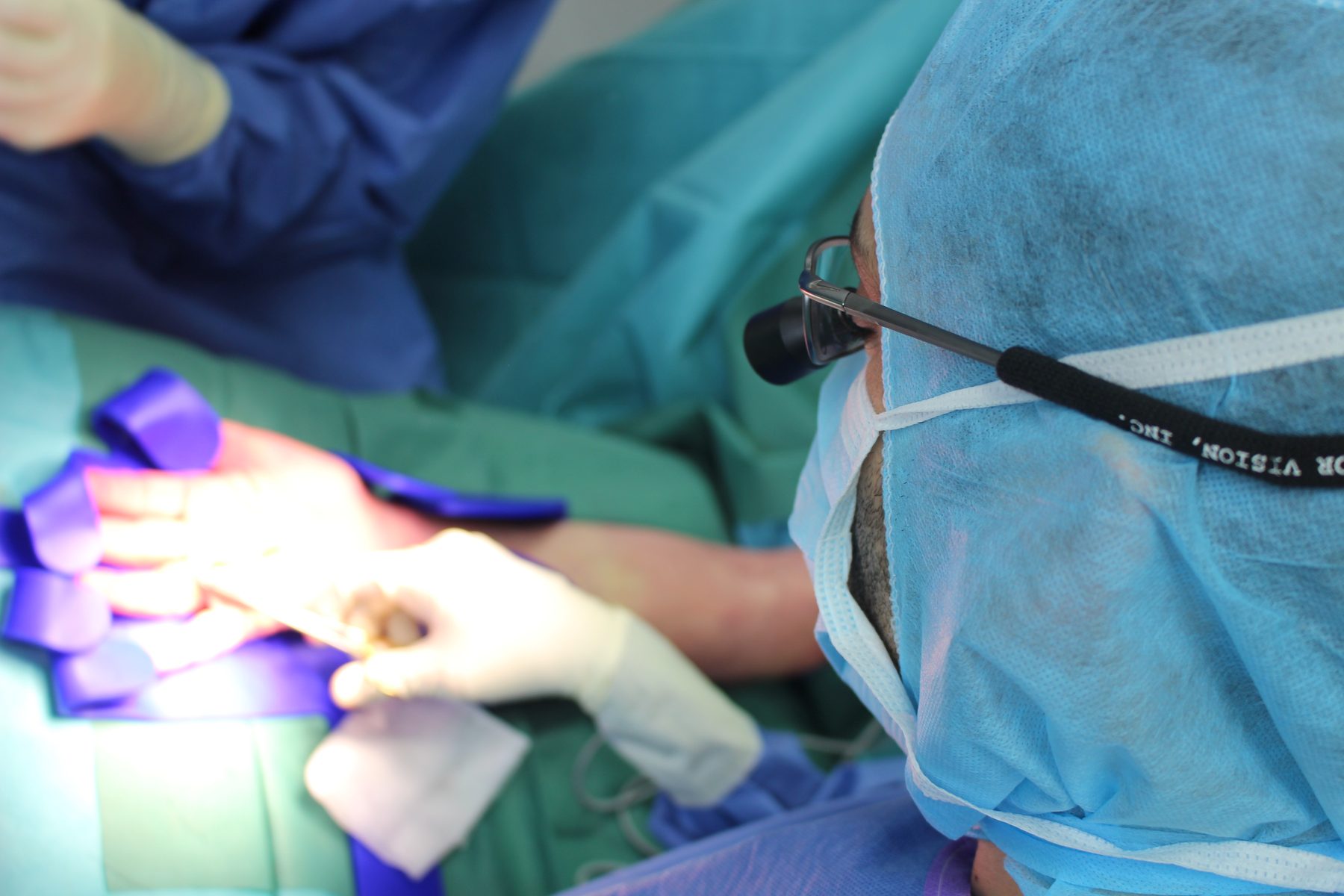 Dr Chihab Taleb operating, wrist surgery under surgical loupes